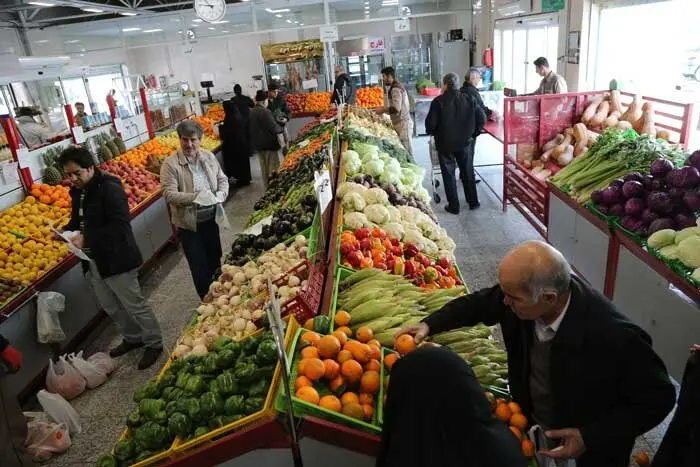 عرضه انواع میوه در تره‌بار با  ۴۱درصد قیمت کمتر | بانک مرکزی بر پایین بودن قیمت‌ها مهر تایید زد
