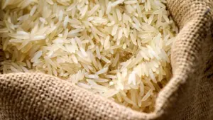 کیسه‌های برنج باسماتی پاکستانی در فروشگاه