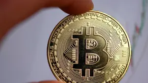 قیمت ارز دیجیتال ۴ آبان ۱۴۰۵؛ بیت‌کوین ۸۰ هزار دلار و تتر ۲۷۰ هزار