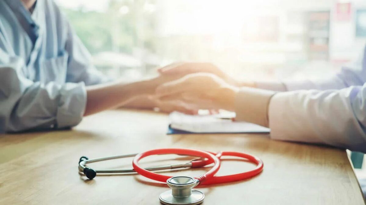 چرا «بیمه SOS» در واقع بیمه نیست؟ تحلیل ماهیت خدماتی و پوشش